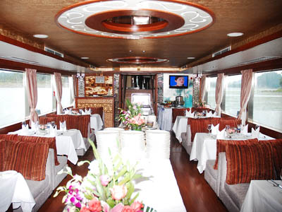 Buffet Lunch on Luxury Li River Cruise Boat